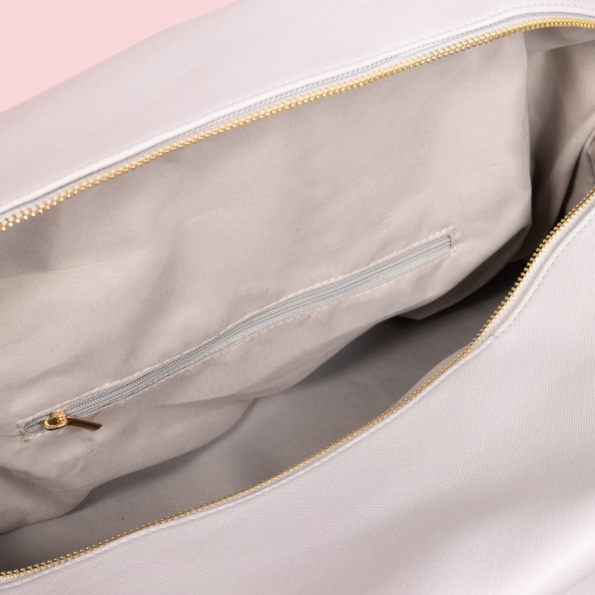 The Ultimate Weekend Bag – Perfect for Getaways - Jessica Hollie GiftsBag